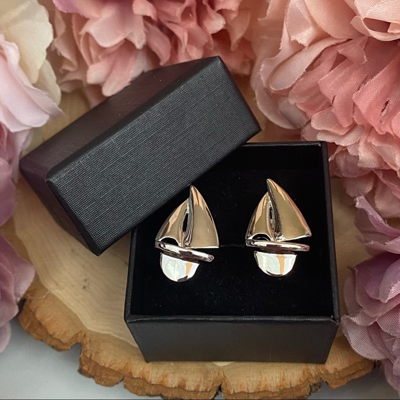 Elegant Silver Sailboat Cufflinks - Picture 13 of 15